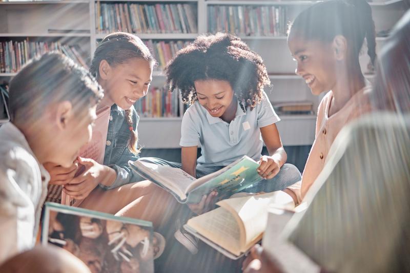 Niños motivados por la lectura